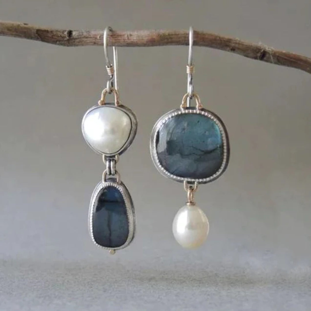 Emily’s | Blue Pearl Earrings